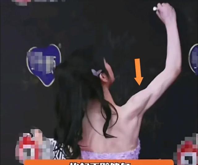 田曦薇健身照